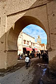 Marrakech - Medina meridionale, ingresso nella Kasba nei pressi di Bab Agnaou.